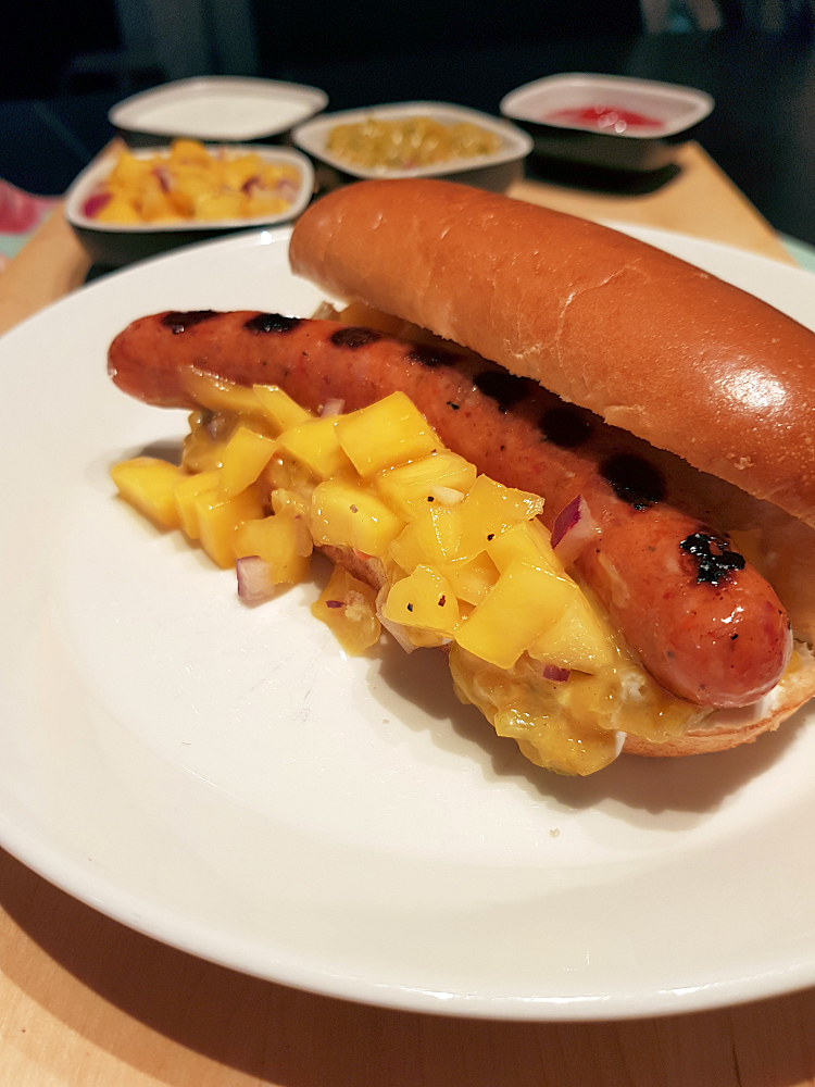 Churrasco hot dog ja mangosalsa