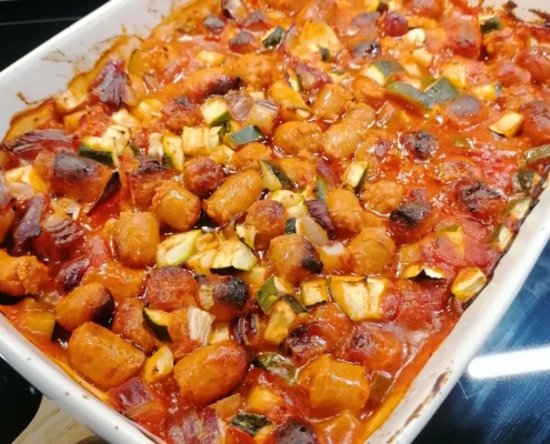 Gnocchi-raakamakkara vuoka