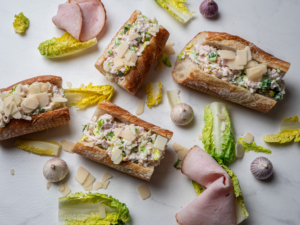 Chopped Caesar Subi valmistuu Sinappikalkkunasta tai Extra Palvikalkkunasta