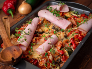 Kinkkuratatouillen valmistat mm. Wurstin Korppukinkusta