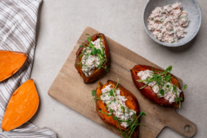 Uunibataattia ja kalkkunatäytettä valmistat mm. Extra Palvikalkkunasta tai Extra Palvikanasta